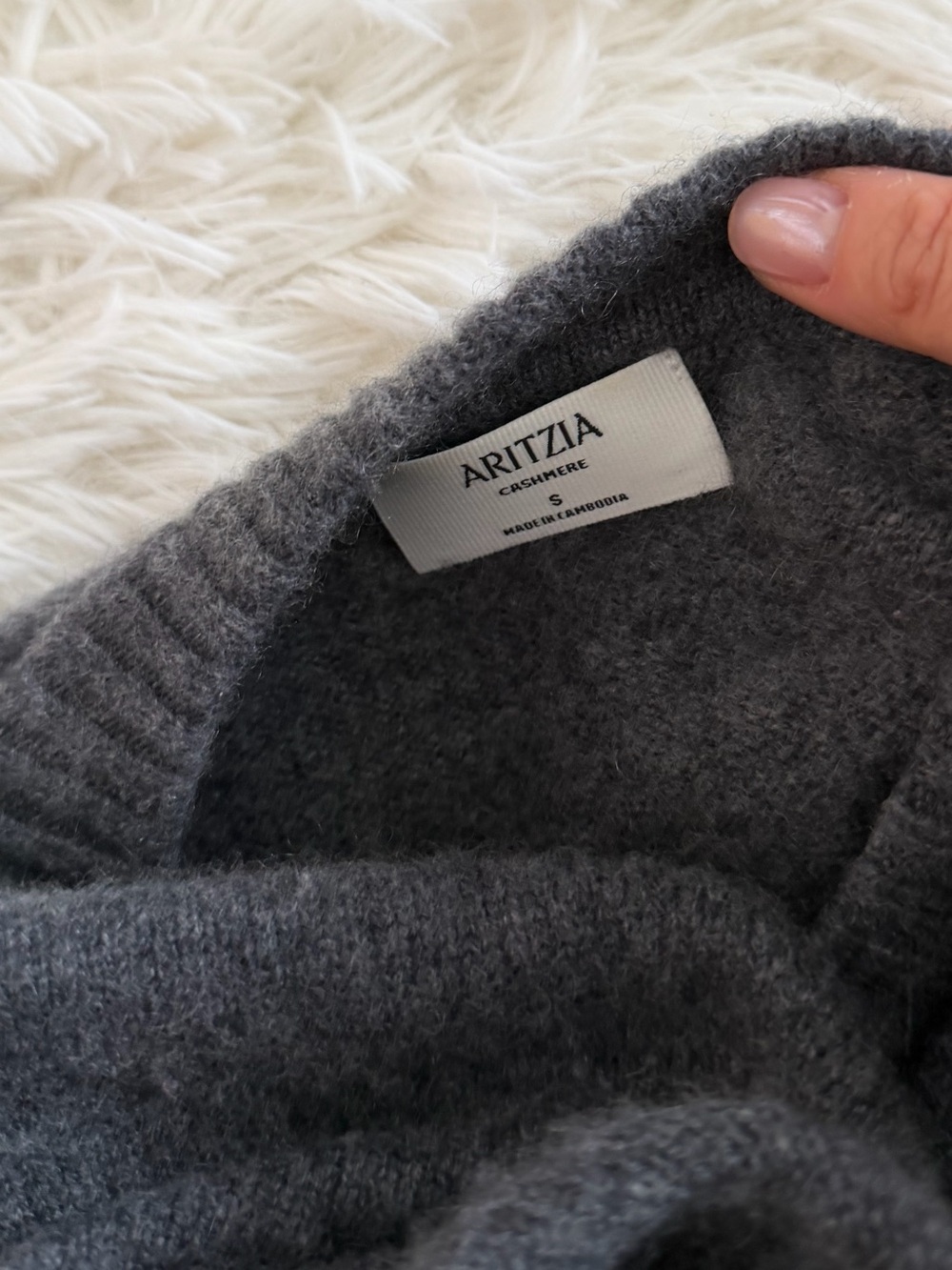 Aritzia Essential Cashmere Nouveau Sweater - Picture 9 of 9